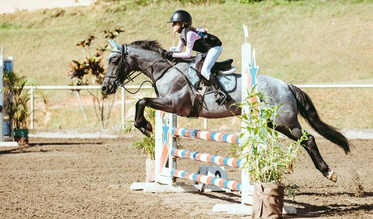 Daniela Lauria y Nube, de  preinfantil B (0.80 cm), en acción. Foto: Mónica González (QEP).