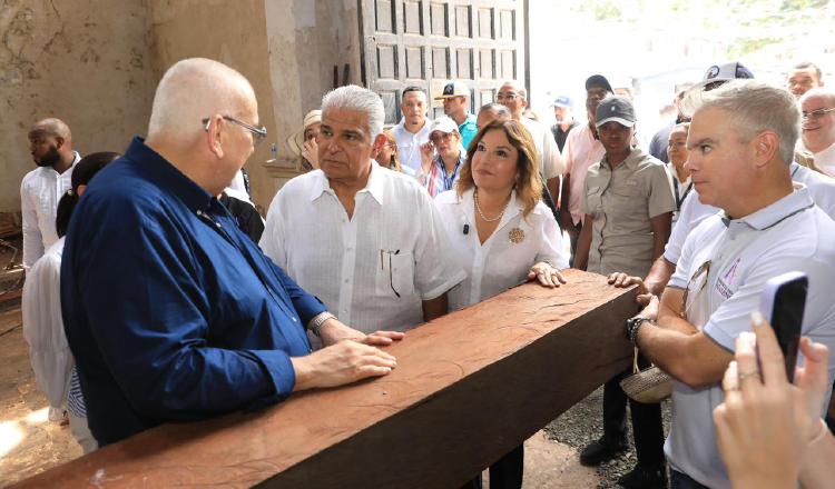 Autoridades y el alto comisionado ad honorem, Ricardo Gago Salinero, inspeccionan los trabajos en la Iglesia de San Felipe en Portobelo. Autoridades y el alto comisionado ad honorem, Ricardo Gago Salinero, inspeccionan los trabajos en la Iglesia de San Felipe en Portobelo. Cortesía