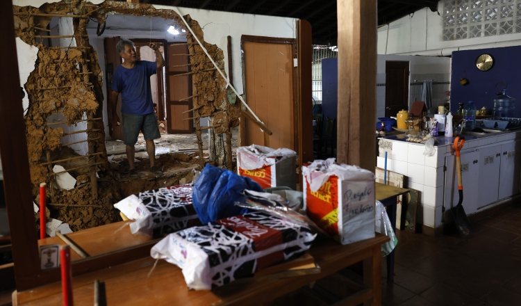 En el interior del país todavía se recurre a métodos de construcción artesanales, lo que aumenta la vulnerabilidad de las viviendas. EFE