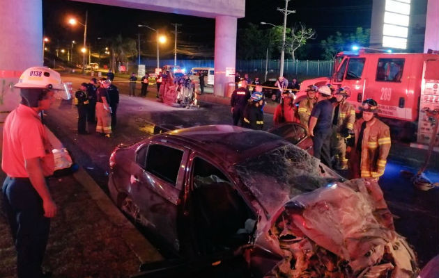 Cinco muertes en un mismo accidente de tránsito. Foto/Bomberos Panamá