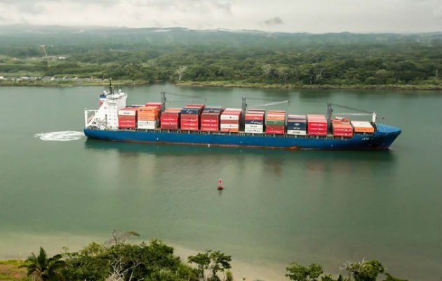 Para transitar el Canal de Panamá de océano a océano un buque demora entre 8 y 10 horas. Foto: Canal de Panamá