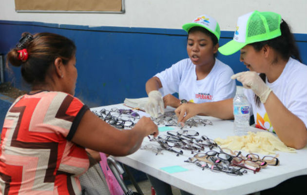 Entrega de lentes.