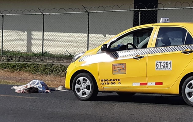 Las autoridades solicitan que cualquier persona que tenga a un familiar desaparecido se acerque a la morgue judicial para reconocer al ciudadano atropellado hace casi una semana. Foto/Thays Domínguez