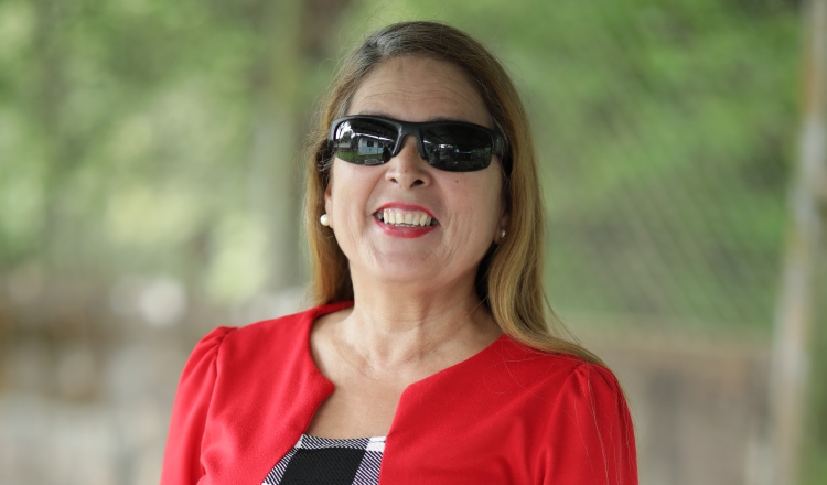 La discapacidad no le impidió a Albertina Navarro graduarse con honores. Foto: Aurelio Herrera Suira