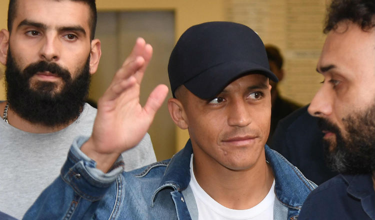 Alexis Sánchez a su legada a Italia Foto AP