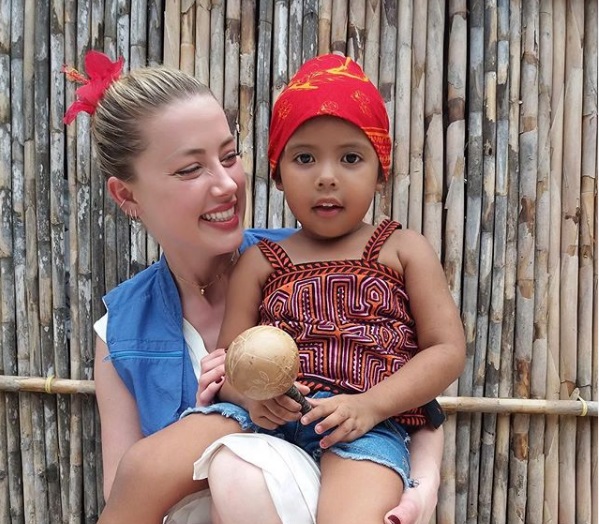 Amber Heard en Guna Yala. Foto: Instagram de Dule TV 