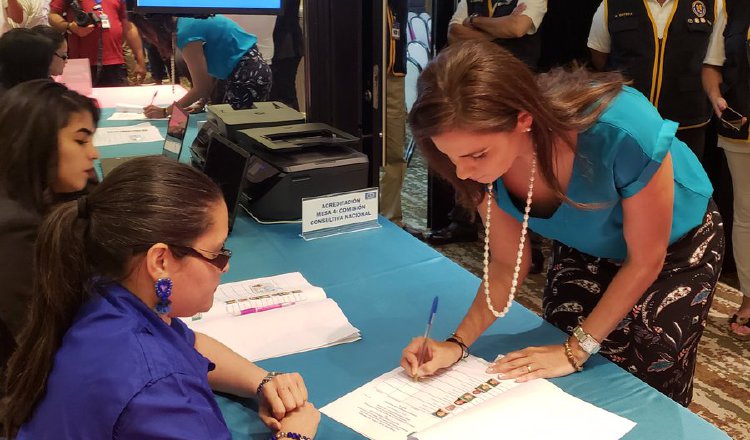 Ana Giselle Rosas también es secretaria de la Mujer del partido Cambio Democrático (CD). /Foto Twitter