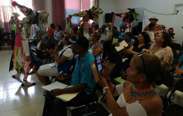 Instructores y docentes de Folclor panameño  miembros de Anadifolkpa. Foto/Miriam Lasso