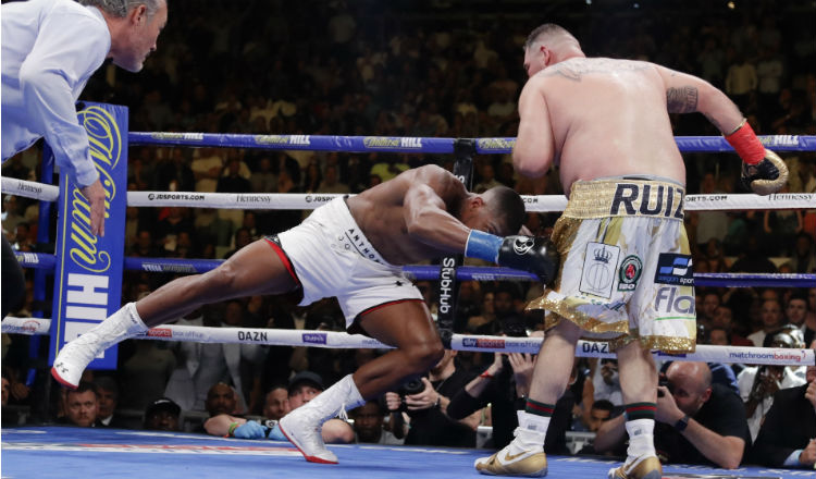 Anthony Joshua perdió por nocaut técnico. Foto AP