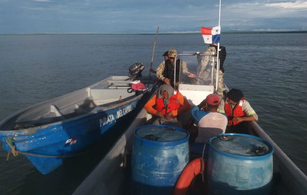 La lancha y los tripulantes en Antón fueron llevados a puerto seguro. @SENANPanama