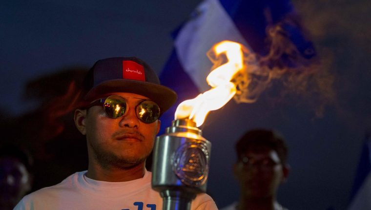 La antorcha, que simboliza la paz, la unión y la libertad de Centroamérica, fue traspasada en medio de un acto cultural binacional, organizado por los ministerios de Educación de Nicaragua y de Honduras.