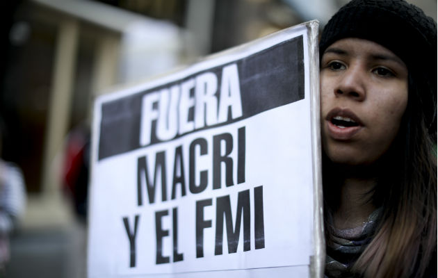 Rechazan que prioridad sea el pago de la deuda externa. Foto: AP