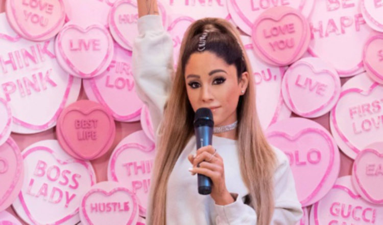 Figura de cera de Ariana Grande.  Foto: @MadameTussauds