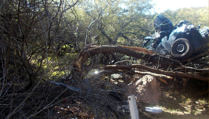 El grupo siguió las pisadas durante unos 457 metros (500 yardas) y encontró a una mujer de 53 años con deshidratación severa y lesiones graves en un lecho seco de un río. FOTO/AP