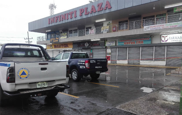 Los empleados confirmaron rajaduras profundas en la plaza de Arraiján.