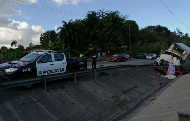 Sobre la vía quedaron equipos utilizados por los obreros. Foto: Eric A. Montenegro.