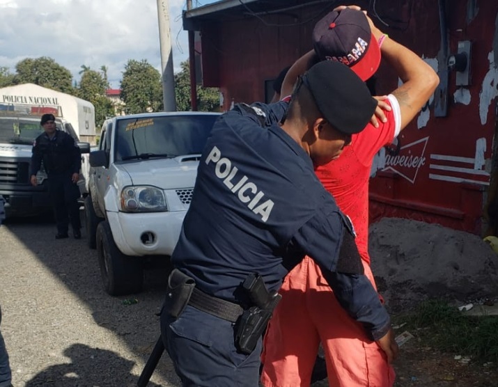 Durante la acción se pudo ubicar los teléfonos celulares y parte del dinero que había sido sustraído a las víctimas. Foto/ Mayra Madrid