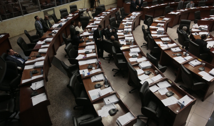 Las comisiones son escogidas en el pleno de la Asamblea por mayoría.Foto de archivo