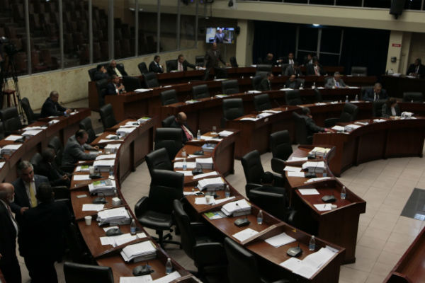 El ausentismo en la Asamblea Nacional ha dominado el llamado a estas sesiones.  Archivo