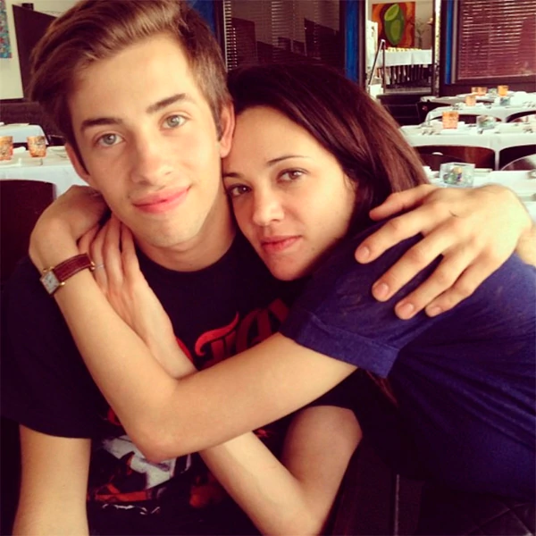 Asia Argento asegura que Jimmy Bennett inició la relación sexual.