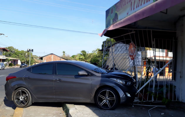 Fue colisionado por otro vehículo. Foto. Thays Domínguez.