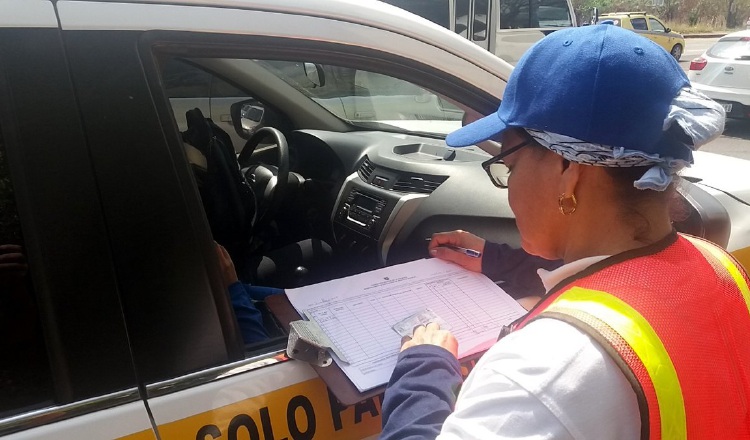 La sanción que se aplica es de $100.