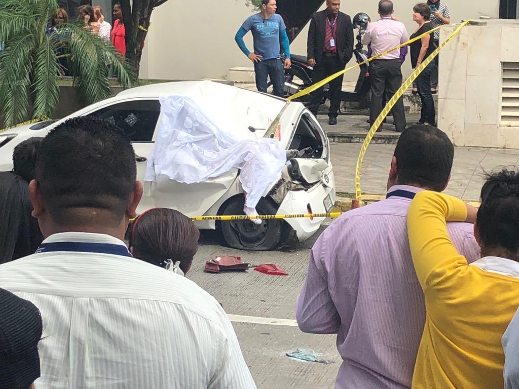 Muerte en la Avenida Balboa.