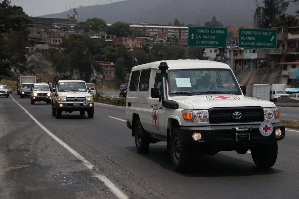 La Cruz Roja venezolana anunció el ingreso de un primer lote de ayuda humanitaria que incluye generadores eléctricos que serán destinados a varios hospitales con la finalidad de blindar estos lugares en medio de los frecuentes apagones que registra el país caribeño. FOTO/EFE