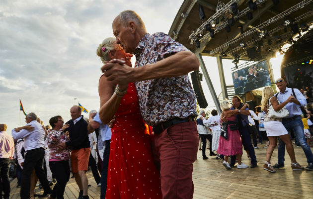 El Benny Anderssons Orkester hizo giras este verano como una “dansband”, tradición que ha entretenido a generaciones de suecos. Foto/ David B. Torch para The New York Times.