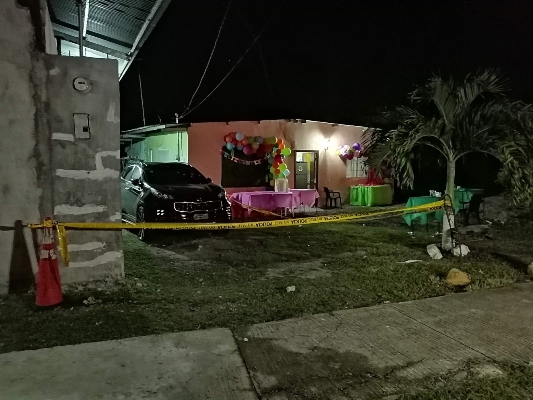 La mujer llegó ala fiesta en Nuevo Arraiján acompañad de un sujeto desde la ciudad capital. Foto/ Eric Montenegro