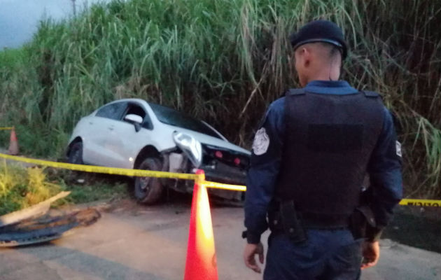 El auto de los atacantes se estrelló contra un muro. Foto: Eric A. Montenegro. 