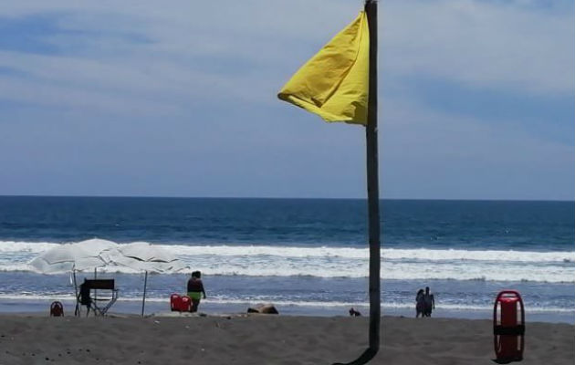 Alerta por oleaje en Playas del Pacífico este Viernes Santo. Foto/Sinaproc