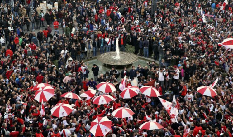 Aficionados de River Plate en el centro de Madrid. Foto EFE