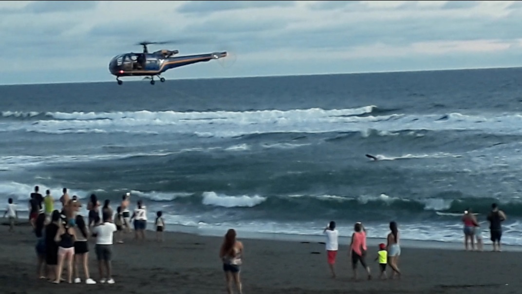 La playa fue desalojada por medidas de seguridad.