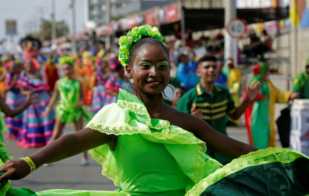 Participaron 127 grupos de bailes. Foto:EFE.