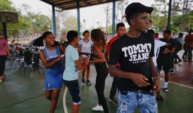 Los chicos de Barrios Panamá compartiendo. Cortesía Nefthaly Montenegro