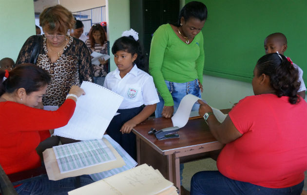 La Beca Universal es un programa dirigido a apoyar a que los estudiantes no abandonen las escuelas.