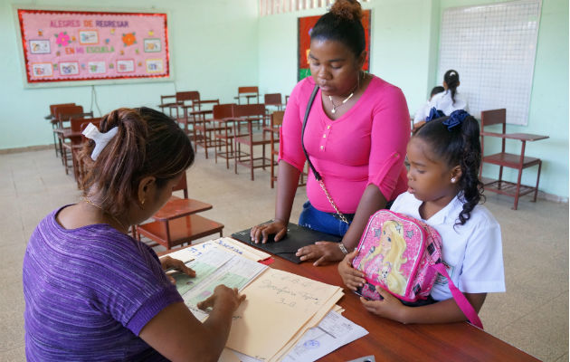 La Beca Universal se mantendrá para todos los estudiantes de las escuelas públicas, pero como una bonificación o ayuda social.