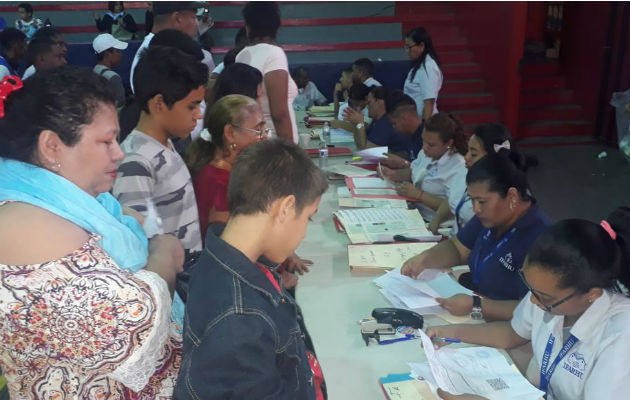 Estudiantes tienen hasta el 15 de febrero para retirar sus becas. Foto: Jesús Simmons