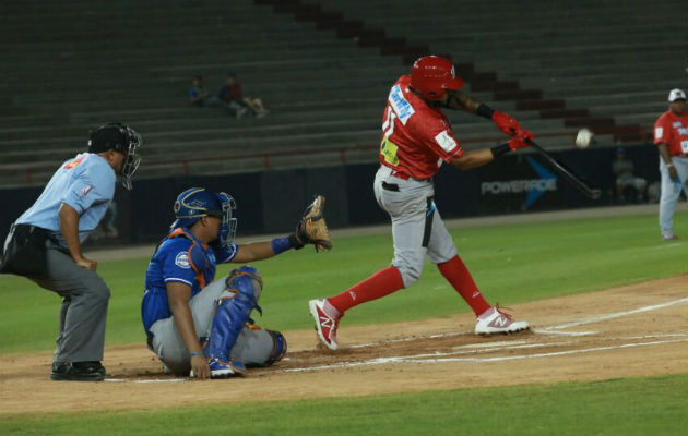 Béisbol mayor. Foto: Anayansi Gamez