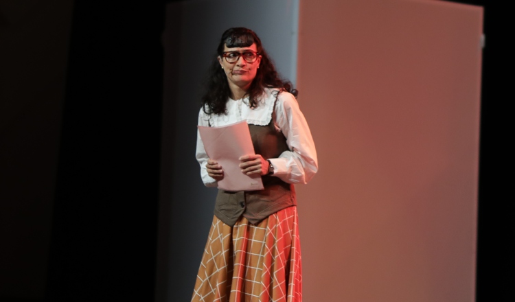 Ana María Orozco, en su papel de Betty la fea, en la adaptación de la famosa telenovela al teatro. /Foto: Aurelio Herrera Suira.