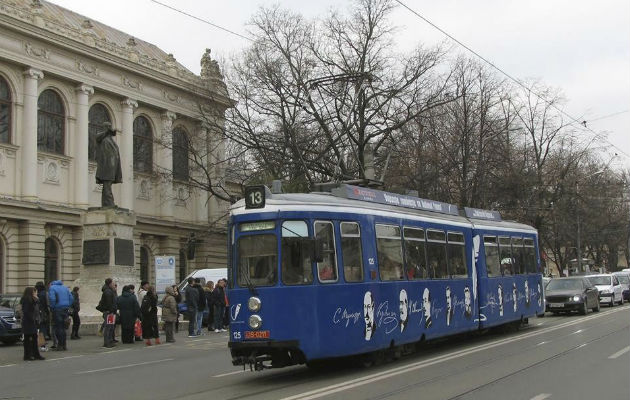 El transporte público como lugar de cultura. Foto/ EFE
