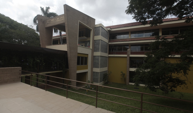 Biblioteca Nacional Ernesto J. Castillero celebra su LXXVII Aniversario este mes. Panamá América.