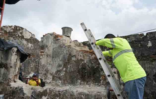 Se están gestionando con el patronato, obras de emergencia, para que el edificio de aduanas, no se siga deteriorando. Foto/Diómedes Sánchez