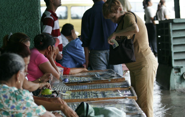 Los billeteros aspiran a que se les aumente el monto de la comisión que reciben de parte de la Lotería Nacional de Beneficencia.