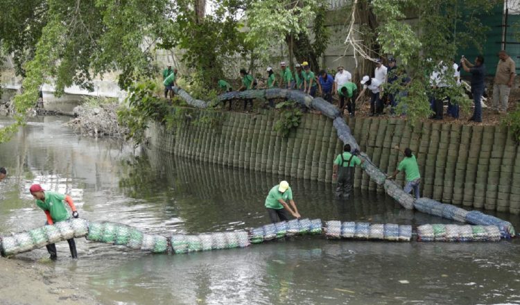 Biobarrera de basura. 