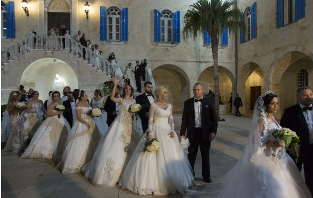 Las bodas masivas están al alza en Líbano. Treinta y cuatro parejas se casaron en una ceremonia reciente en Bkerke. Foto/ Dalia Khamissy para The New York Times.