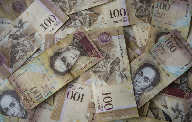 Según Diosdado Cabello, el dólar estadounidense ha debiltado al Bolívar. Foto: Archivo/Ilustrativa.