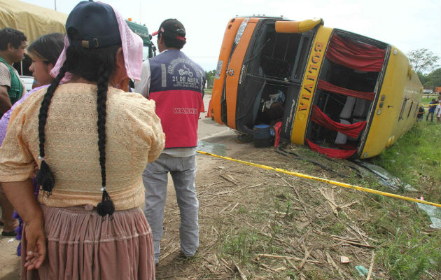 Se estima que el choque en la carretera Interamericana, ruta Potosí-Oruro, fue supuestamente a consecuencia de la invasión del carril ajeno de uno de los vehículos.