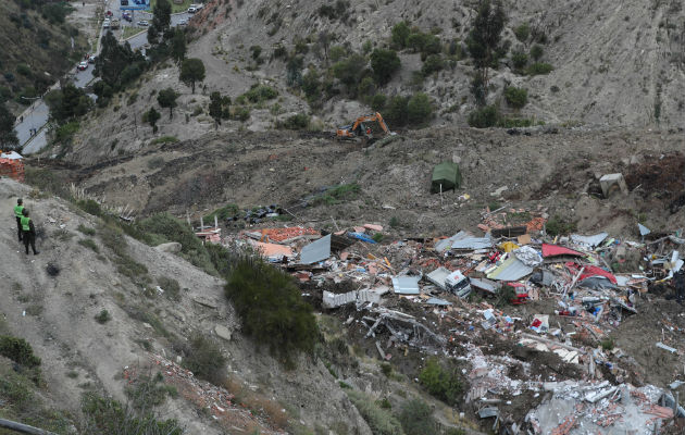 No hay constancia de fallecidos en el lugar, donde el terreno se sigue deslizando, por lo que buena parte del área afectada es inaccesible por el riesgo que representa.